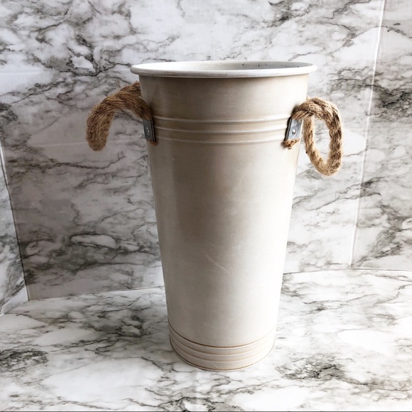 sierra pacific crafts Other - Farmhouse decorative tin bucket with rope handles